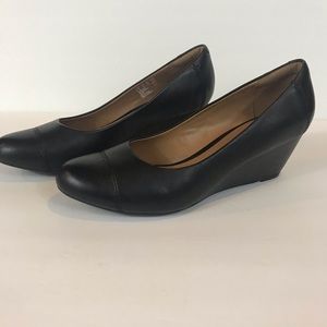 clarks soft cushion Womens 8.5 M Black Wedge